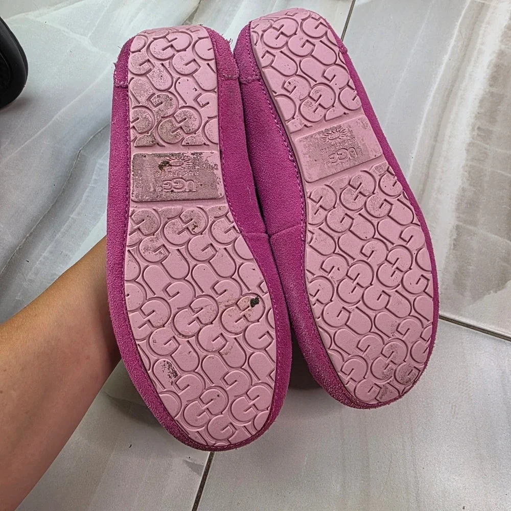UGG Australia Dakota Magenta Pink Suede Moccasin Slippers 1005595K Kid Size 4 S1